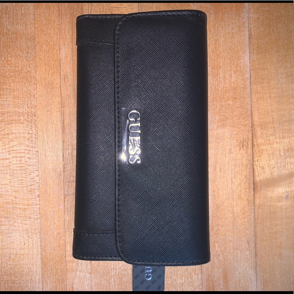 guess trifold wallet